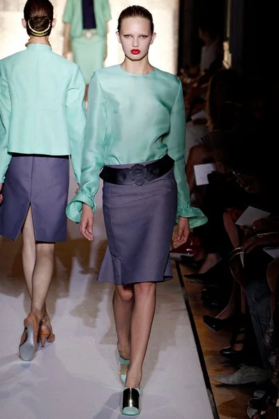 Look 3